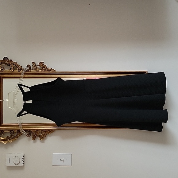 Black Dress with Keyhole Back - Picture 4 of 5